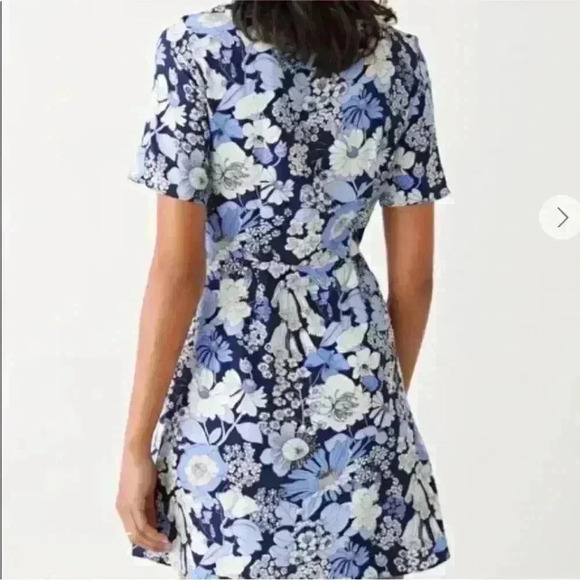 & Other Stories Women Printed Mini Dress EUR40
Blue Floral Short Sleeve worn 1x - Picture 2 of 7